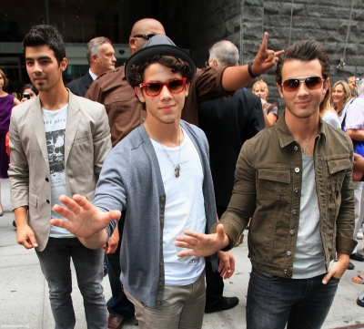 Jonas Brothers: Candids&Noticias >4 [CLOSED] Normal_01